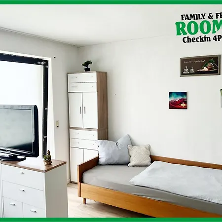 Deine Pension, Family & Friends P3, 5 Beds, 25qm, Check-in 4pm 5am Creglingen