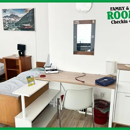 Deine Pension, Family & Friends P3, 5 Beds, 25qm, Check-in 4pm 5am Penzion